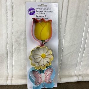 Wilton: 3 PC - SPRING COOKIE CUTTER SET #2308-0948 NEW - Tulip Daisy Butterfly